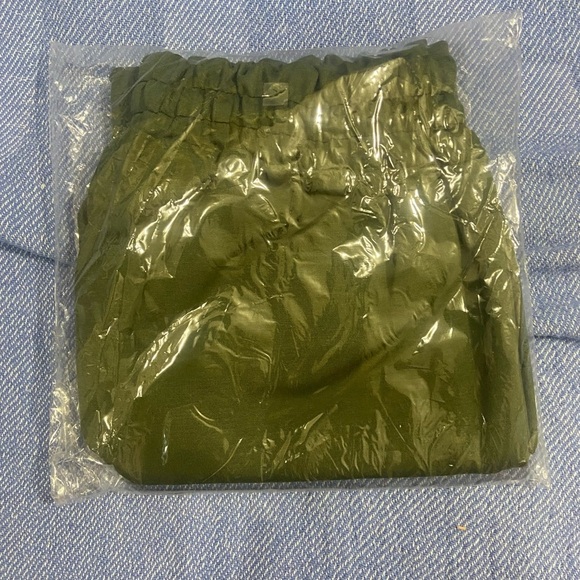 NIP Women’s Olive Green Stretchy Athletic Shorts - Picture 5 of 6